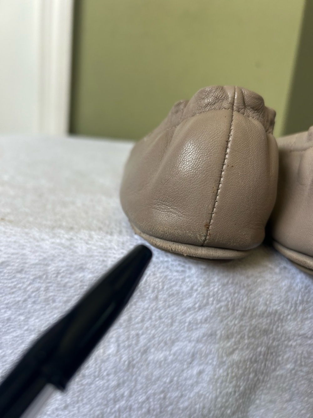 Tory Burch Taupe Leather Logo Medallion Ballet Flats - Picture 13 of 16
